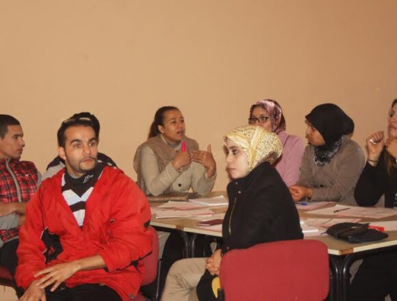 دورة تكوينية حول : منهجية العمل داخل المجموعة وبطائق التقييم المجتمعي